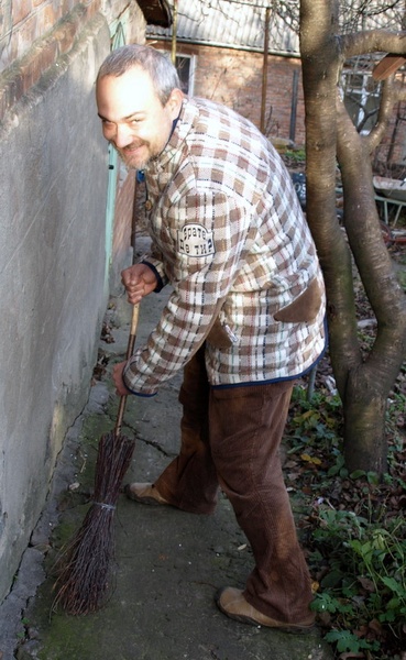 пальто. "брате, де ти?" світле