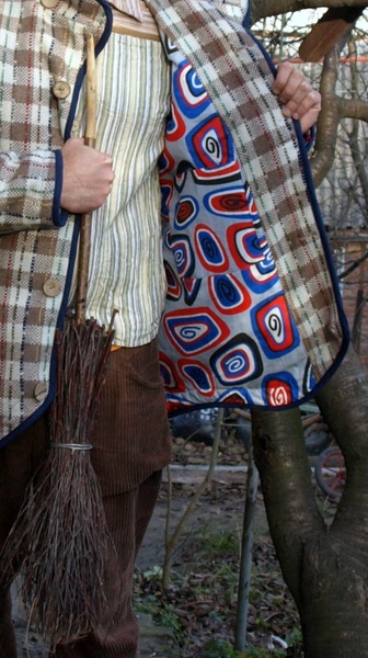 пальто. "брате, де ти?" світле