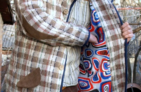 пальто. "брате, де ти?" світле